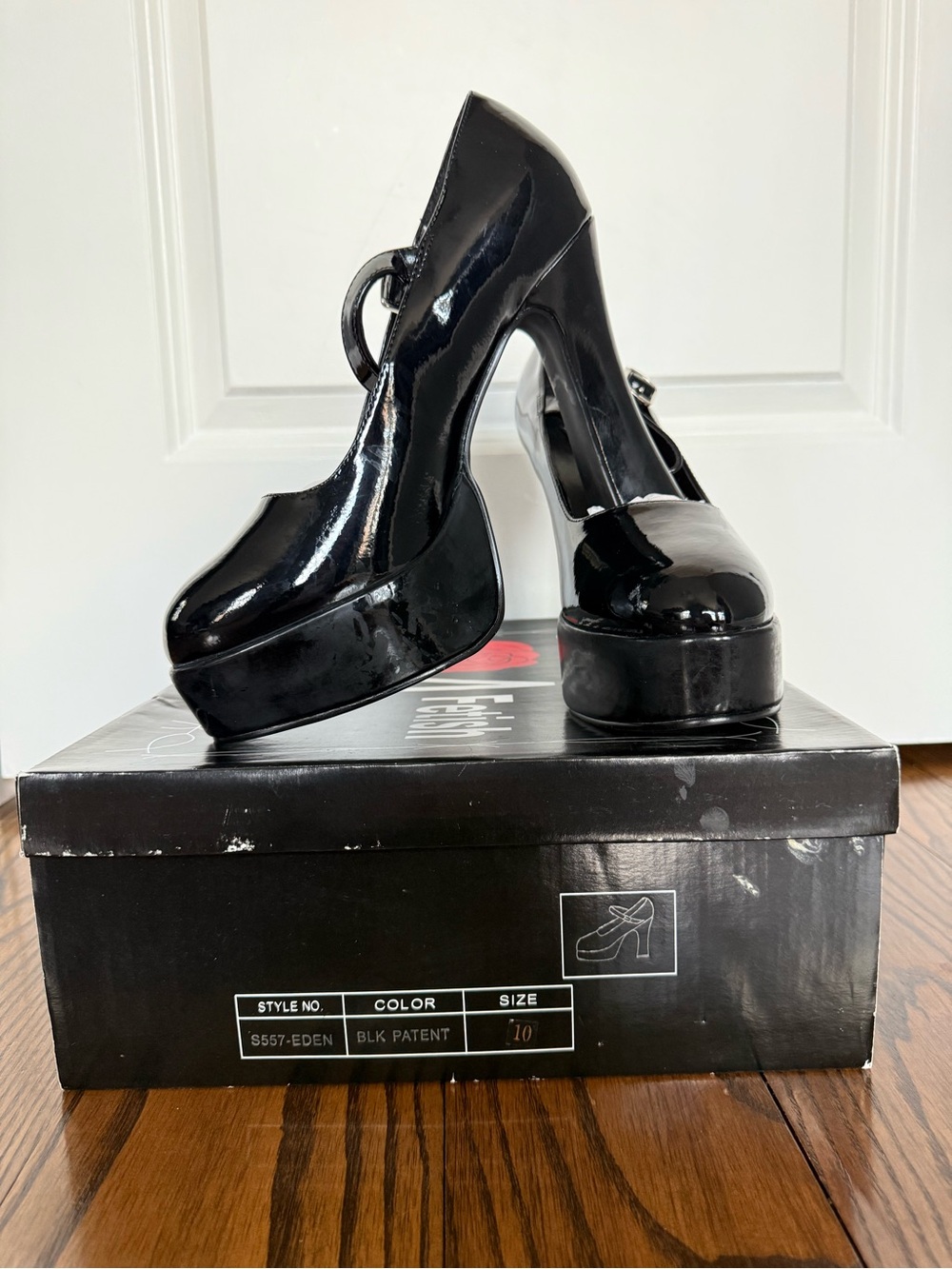 Black Patent Platform Mary Jane 5 “ Heels size 10
